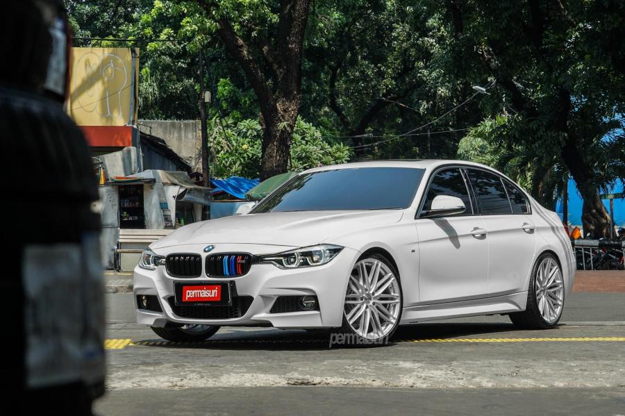  BMW M3 Sedan by Permaisuri on Vossen Wheels (VFS-4) 2018 года  (фото 1 из 12)